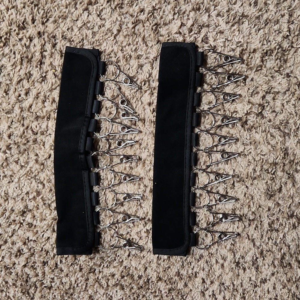 Hat clips for hangers
